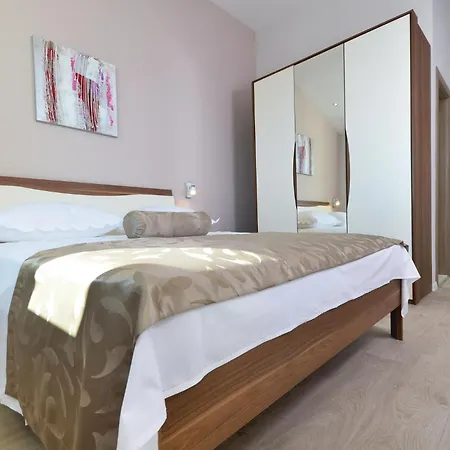 Gorgeous In Veliko Brdo Makarská