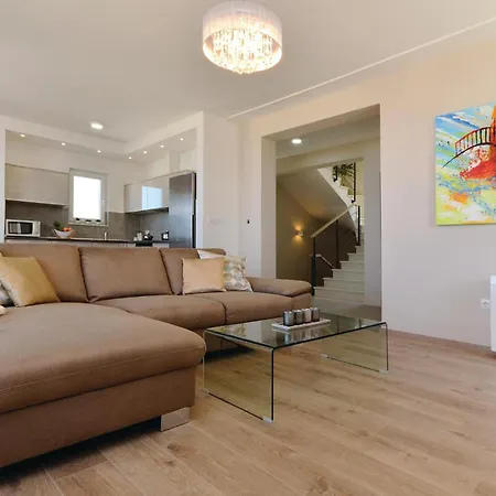 Gorgeous In Veliko Brdo Prázdninový dům