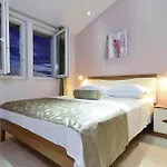 펜션 Beautiful Home In Veliko Brdo 마카르스카