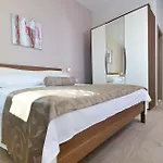 Beautiful Home In Veliko Brdo 마카르스카