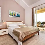 펜션 Beautiful Home In Veliko Brdo 마카르스카