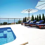 Beautiful Home In Veliko Brdo 마카르스카