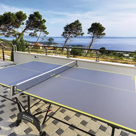 Gorgeous In Veliko Brdo מאקרסקה