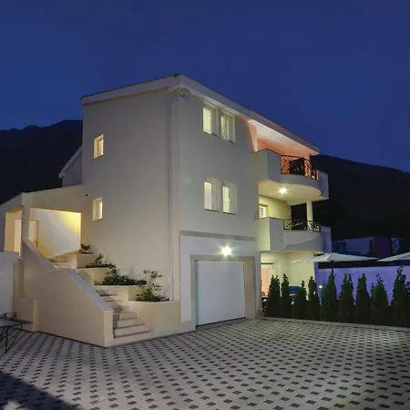 Gorgeous In Veliko Brdo * Makarska