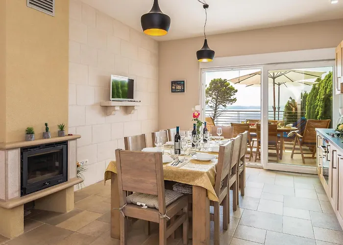 Gorgeous In Veliko Brdo מאקרסקה