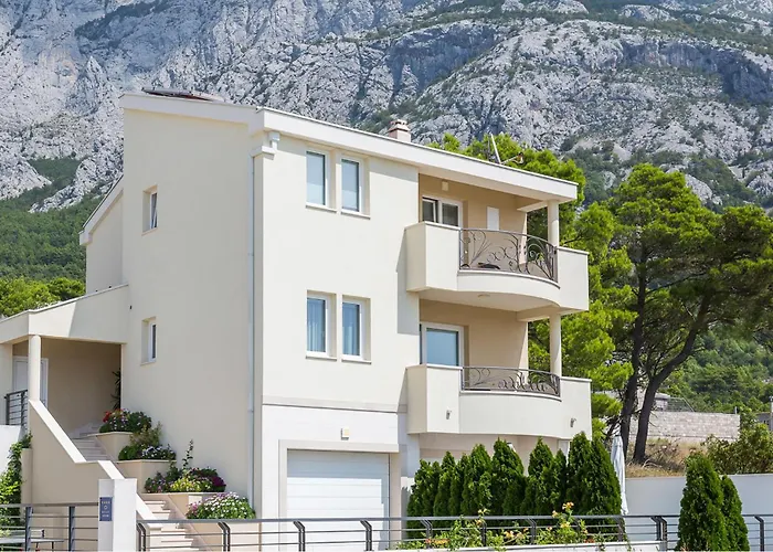 Gorgeous In Veliko Brdo Makarska