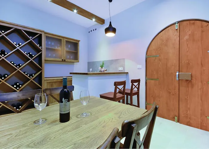 Gorgeous In Veliko Brdo * מאקרסקה