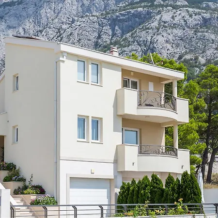 Gorgeous In Veliko Brdo Makarska