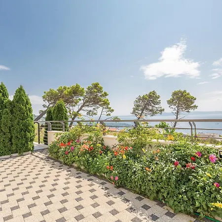 Gorgeous In Veliko Brdo * Makarska