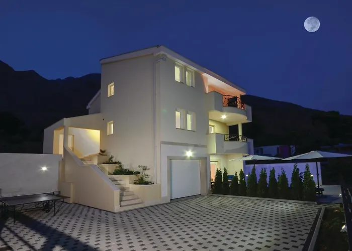 Gorgeous In Veliko Brdo * Makarska